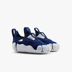 A pair of navy blue Aretto kids' shoes with flexible white segmented soles, displayed side-by-side against a white background. (Sizes S1 & S2)