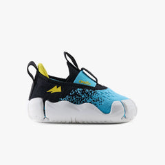 Side profile view of a single Aretto kid's shoe, highlighting the vibrant blue-to-black gradient knit upper and ergonomic white sole. (Sizes S1 & S2)