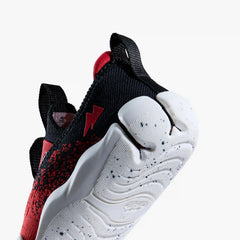 Macro close-up of the heel and outsole of an Aretto shoe, detailing the patented, flexible Y-shaped Supergrooves sole technology. (Sizes S1 & S2)