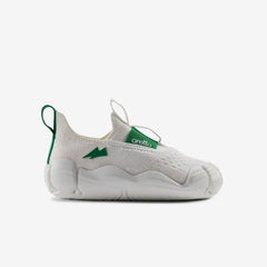 Side profile view of a single Aretto kids' shoe, highlighting the clean white knit upper and matching ergonomic white sole. (Sizes S3 & S4)