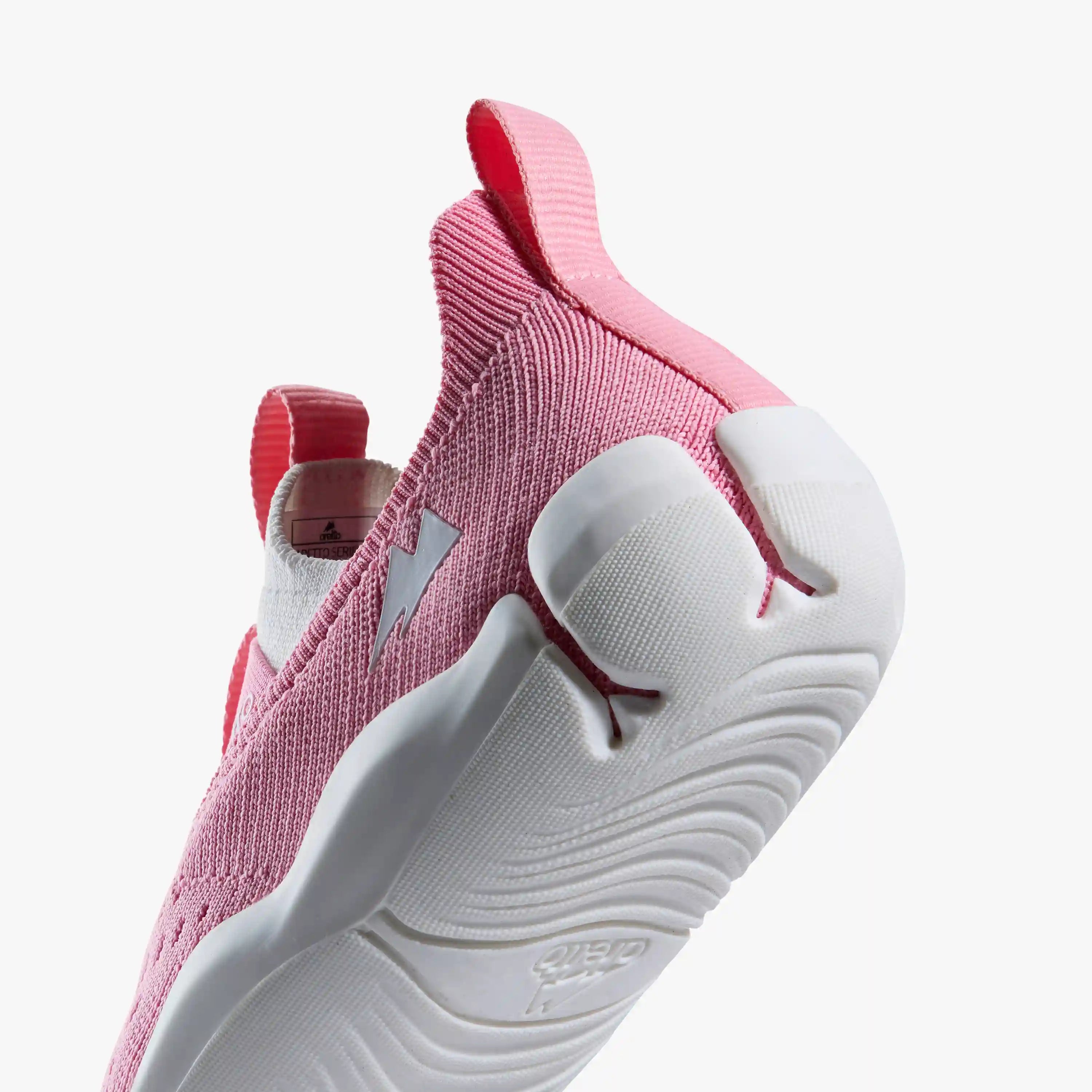 Macro close-up of the heel and outsole of an Aretto shoe, detailing the patented, flexible Y-shaped Supergrooves sole technology. (Sizes S3 & S4)