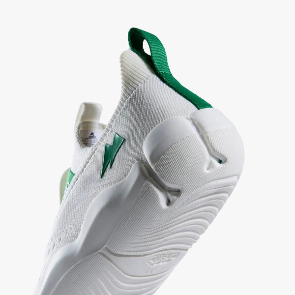 Macro close-up of the heel and outsole of an Aretto shoe, detailing the patented, flexible Y-shaped Supergrooves sole technology. (Sizes S3 & S4)