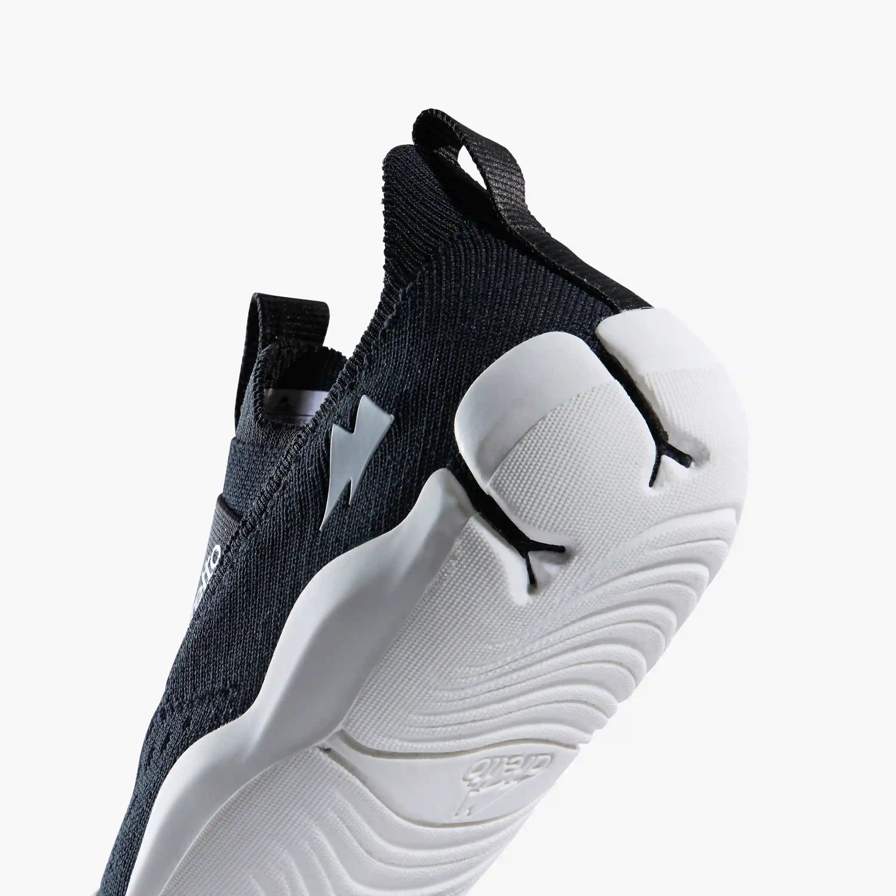 Macro close-up of the heel and outsole of an Aretto shoe, detailing the patented, flexible Y-shaped Supergrooves sole technology. (Sizes S3 & S4)