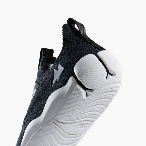 Macro close-up of the heel and outsole of an Aretto shoe, detailing the patented, flexible Y-shaped Supergrooves sole technology. (Sizes S3 & S4)