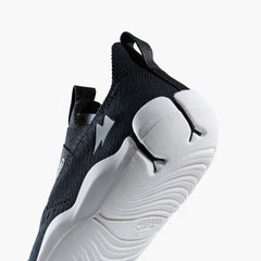 Macro close-up of the heel and outsole of an Aretto shoe, detailing the patented, flexible Y-shaped Supergrooves sole technology. (Sizes S3 & S4)