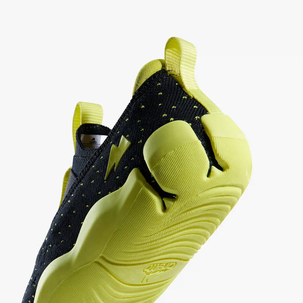 Macro close-up of the heel and outsole of an Aretto shoe, detailing the patented, flexible Y-shaped Supergrooves sole technology. (Sizes S3 & S4)