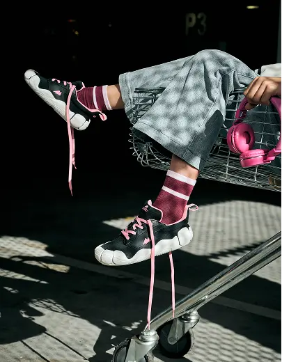 CASUAL SHOES